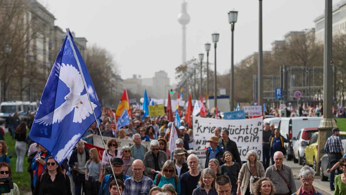 Nein zu Krieg und Hochrüstung! Friedensdemonstration in Berlin am 3. Oktober