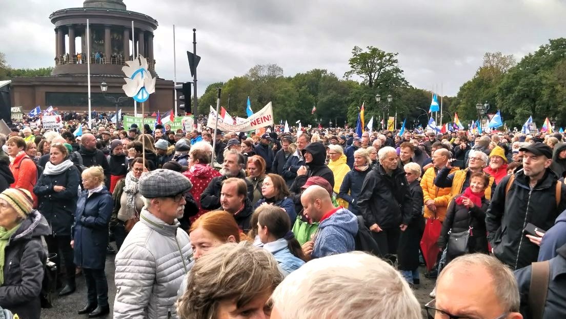 Große Friedensdemo in Berlin: SPD-Politiker Stegner wird ausgebuht, als er Russland die Schuld gibt