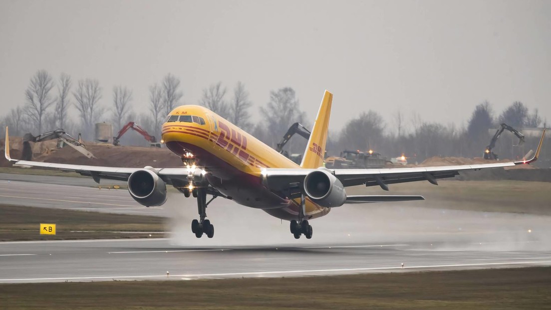 DHL-Frachtflugzeug stürzt in der Nähe des Flughafens Vilnius auf Wohnhaus