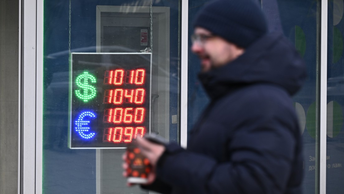 Dollar über 110 Rubel: Russlands Währung unter Druck wie seit März 2022 nicht mehr