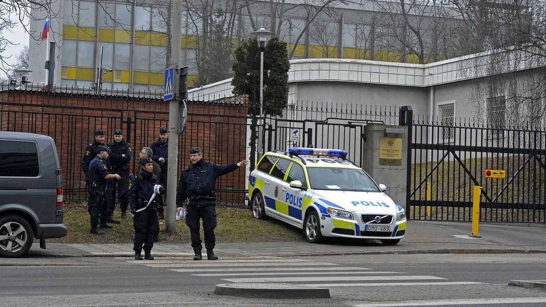 Stockholm: Ukrainer kracht mit Auto in russische Botschaft – Vorwürfe gegen Polizei