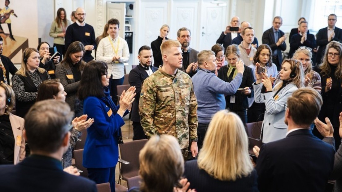 Dänische Politiker applaudieren Mitglied ukrainischer Neonazi-Einheit