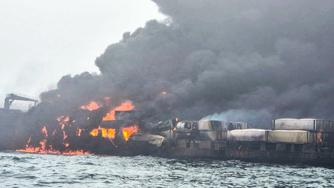 Nach Kollision mit Frachtschiff: Öltanker brennt auf der Nordsee