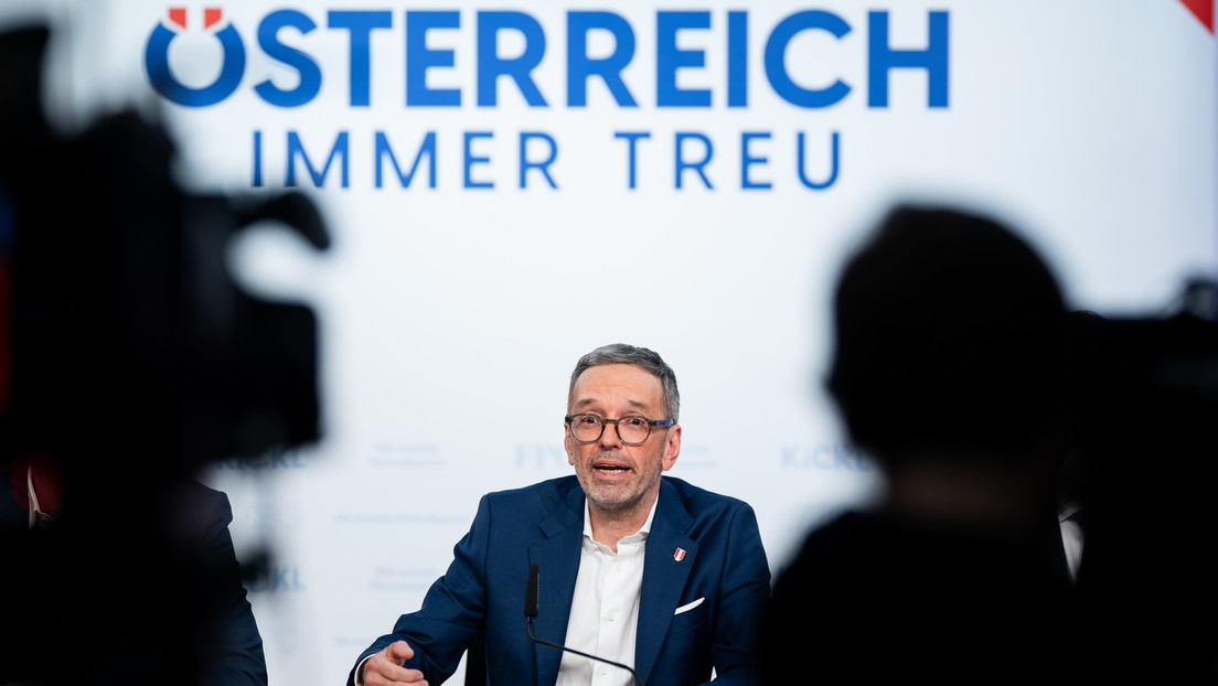 FPÖ bleibt stärkste Kraft – Leichte Verluste in aktueller Umfrage