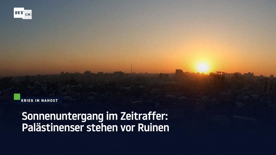 Sonnenuntergang im Zeitraffer: Palästinenser stehen vor Ruinen