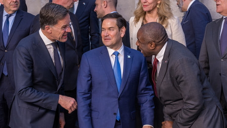 Paris: USA, Großbritannien und Frankreich verhandeln über die Ukraine