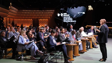 "Die Zukunft der Welt" – Offener Dialog in Moskau lockt Teilnehmer aus 40 Ländern