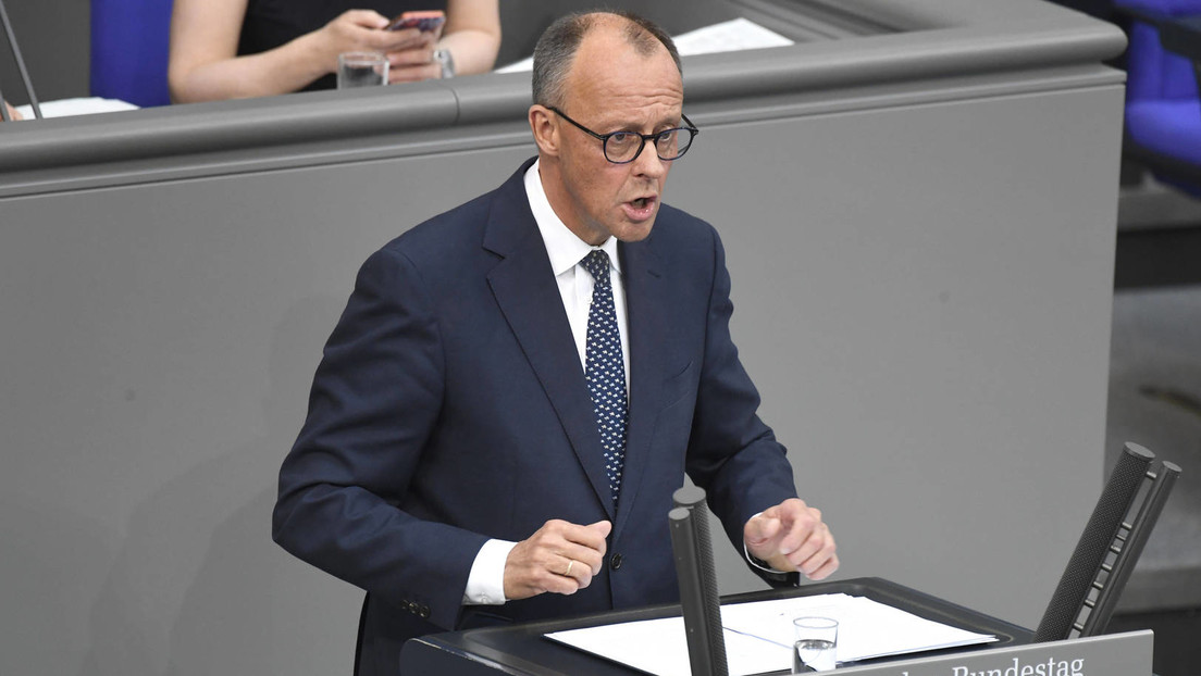 Merz im Bundestag: Rhetorische Anklänge an den Kalten Krieg und Helmut Kohls "Weiter so"