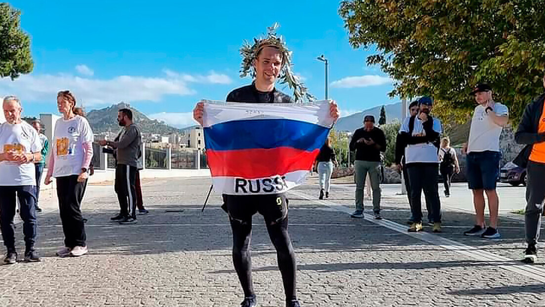 Mit Weltrekord und russischer Fahne durch Ziel - Verband will Bestmarke nicht anerkennen