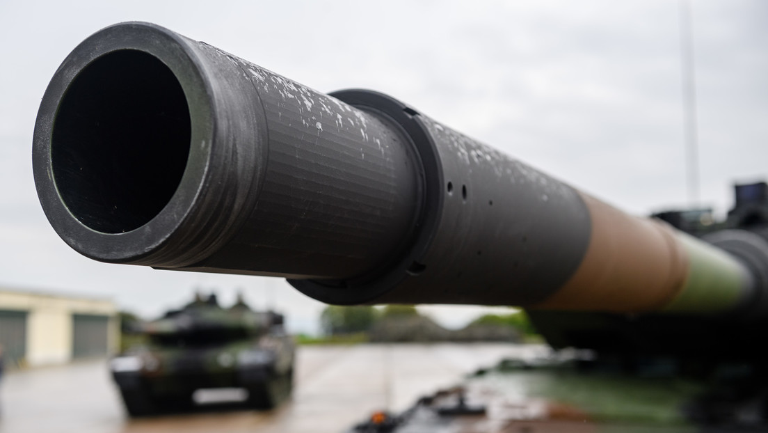 Getarnte Leopard-2-Panzer rollen durch Österreich: Regierung schweigt