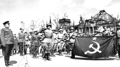 Sowjetischer Panzerfahrer rettet Berliner Bunkerinsassen im April 1945 das Leben