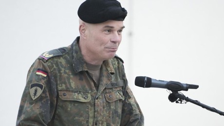 Sexistischer Spruch kostet NATO-General Karriere: "If rape is inevitable, relax and enjoy it."