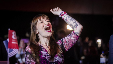 Der tägliche Wahnsinn: "Christen hart am Kotzen" – Linken-Chefin grooved zu "Vulgär-Rap"