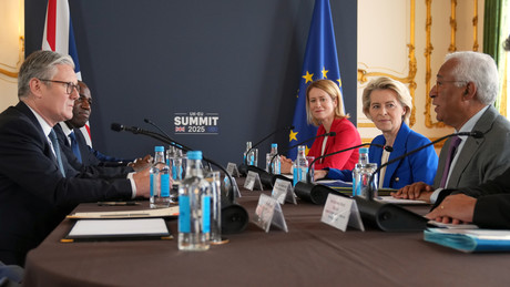 Neue Sanktionen: EU schafft Novum, um Kritiker und freie Presse auszuschalten