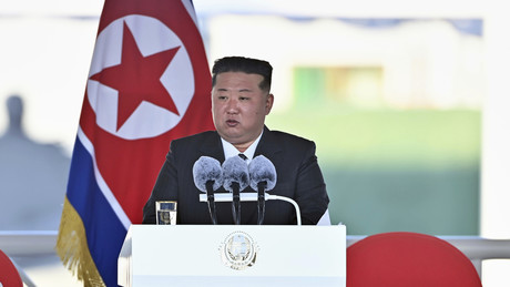 Kim Jong-un verärgert über Panne bei Kriegsschiff-Stapellauf: "Kriminelle Handlung"
