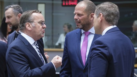Belgiens Verteidigungsminister gibt zu: Ukraine-Waffenruhe dient Einmarsch von NATO-Truppen