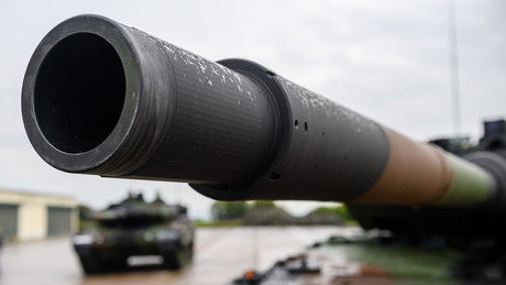 Getarnte Leopard-2-Panzer rollen durch Österreich: Regierung schweigt