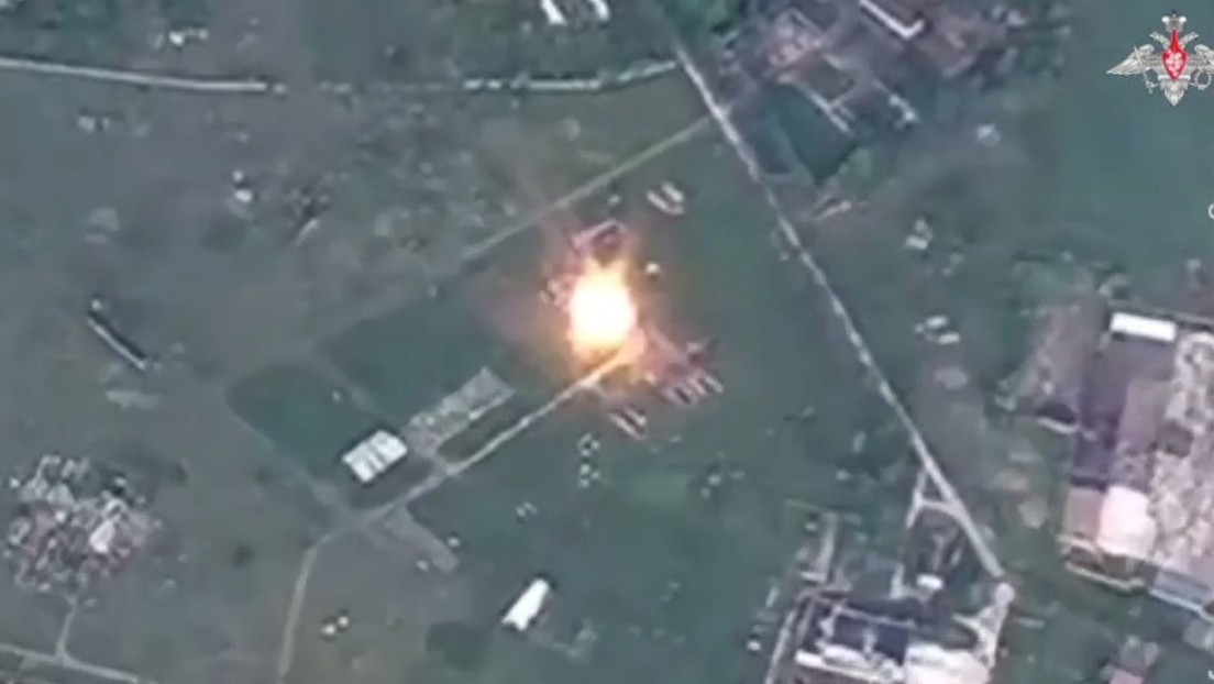 VIDEO: Russisches Militär zerstört ukrainischen Drohnenstützpunkt
