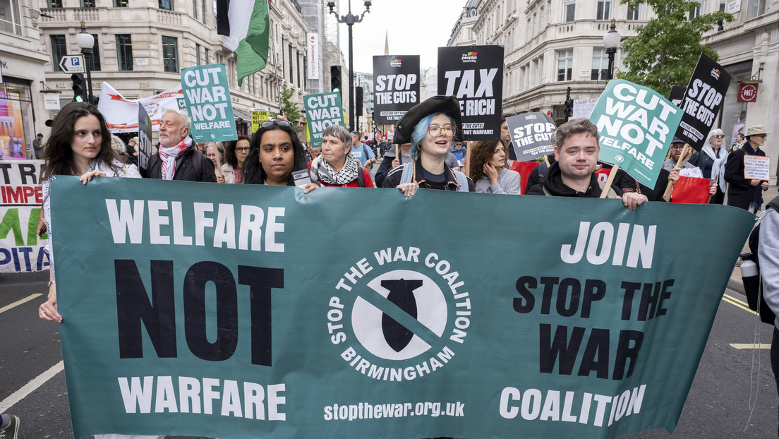 "Wohlfahrt statt Krieg": Protestwelle in London gegen Kriegsagenda