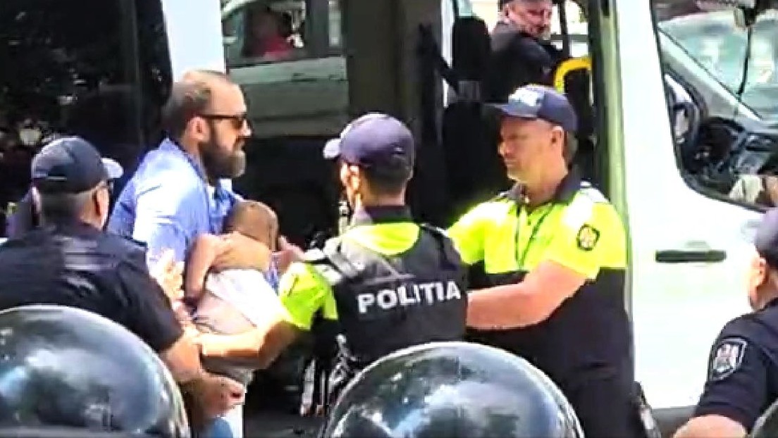 Protest gegen LGBTQ-Parade in Moldawien – Polizei misshandelt ein Kind und wirft Priester zu Boden