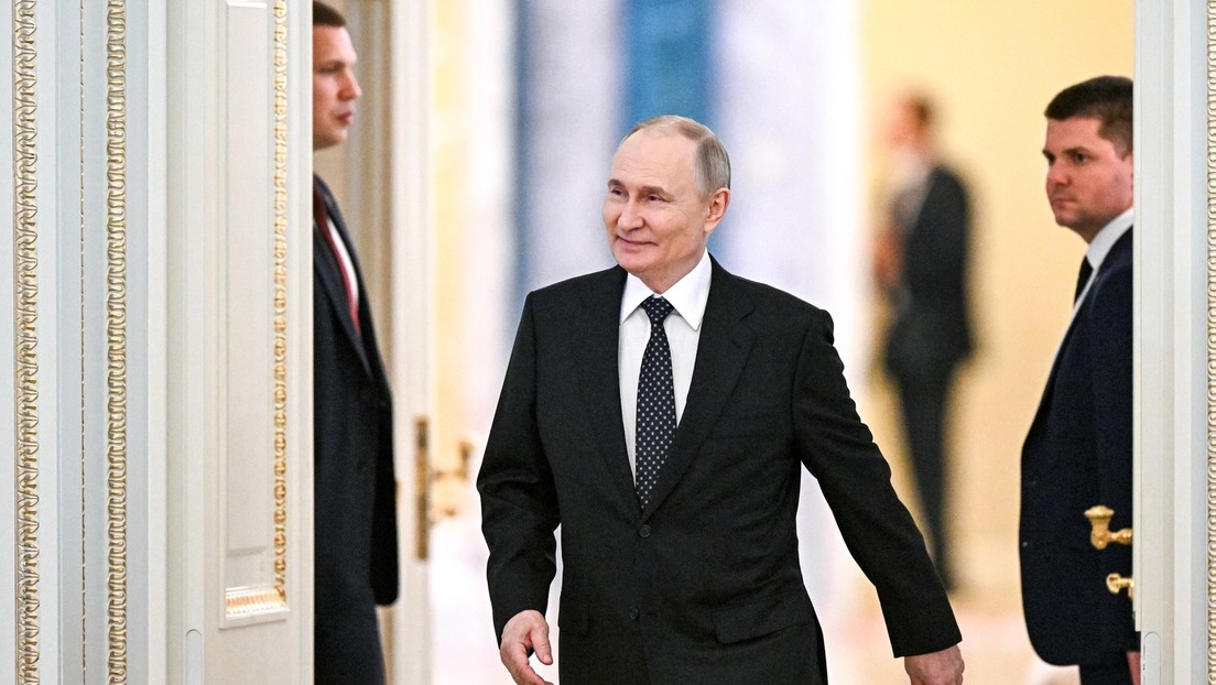 Sankt Petersburg: Wladimir Putin spricht auf Plenarsitzung des Wirtschaftsforums