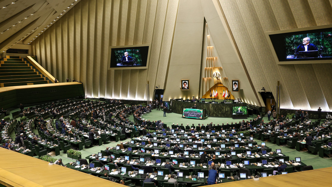 Iranisches Parlament erwägt Aussetzung der Zusammenarbeit mit IAEA