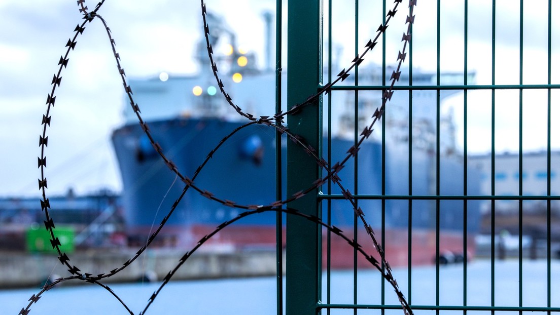 An Bord gefangen – Schleswig-Holstein verbietet russischen Seeleuten den Landgang