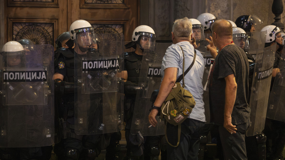 Belgrad: Polizei befreit Straßen von Protestierenden