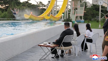 Vier Kilometer Strand für 20.000 Gäste – Kim Jong-un eröffnet Mega-Erholungszentrum Wŏnsan Kalma