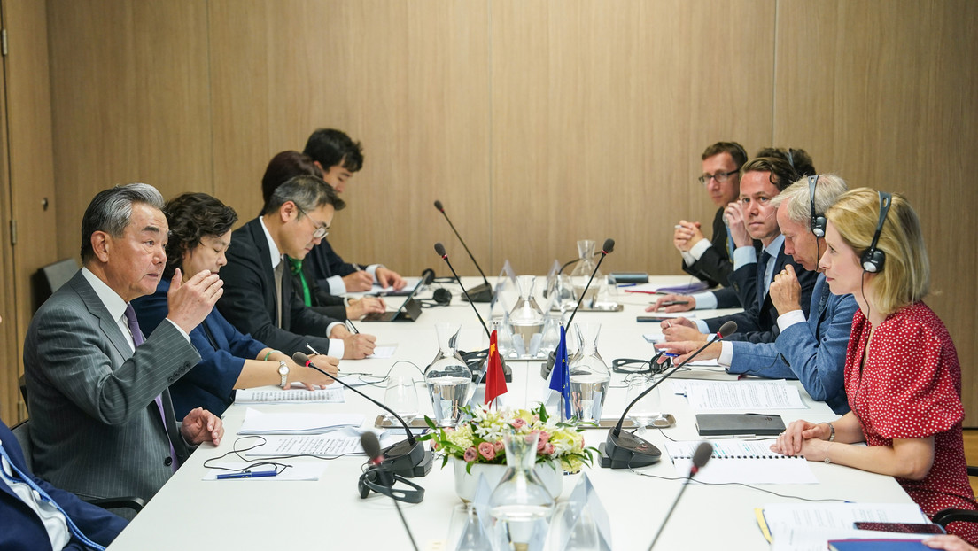 Diplomatie: Wie Chinas Außenminister Kaja Kallas die geopolitischen Verhältnisse erklärt