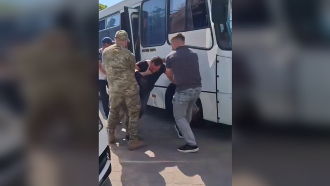 VIDEOS: Ukrainische Militärrekrutierer auf brutaler Menschenjagd