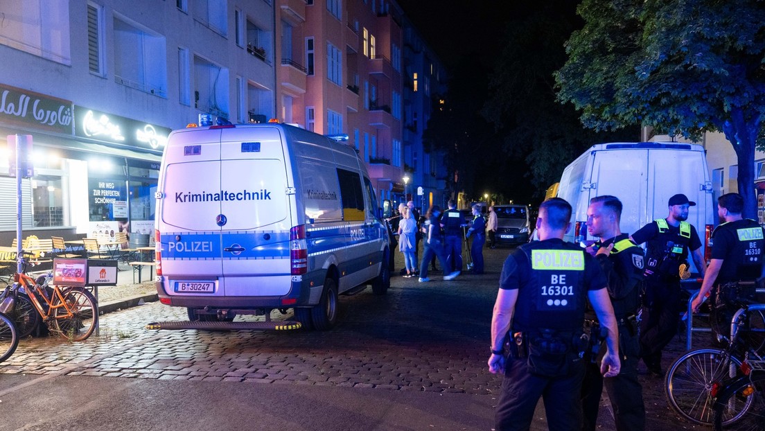 "Bestimmte kriminelle Milieus:" Mann wird bei Massenschlägerei in Berlin erstochen