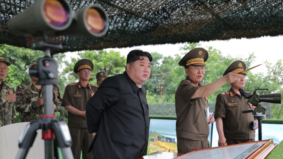 DVRK-Artilleristen wetteifern im Schießen: Kim Jong-un zeigt sich zufrieden