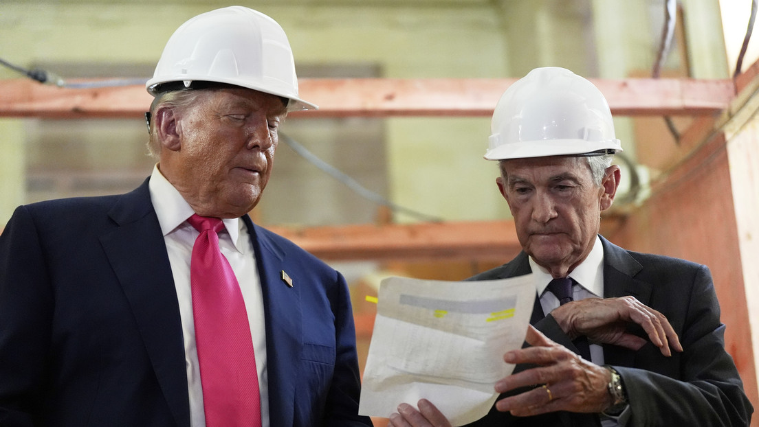 Beim Besuch am Sitz der US-Notenbank: Trump provoziert Powell vor laufenden Kameras