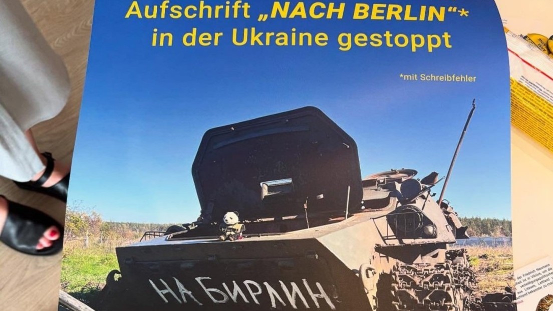 "Auf nach Berlin": FDP-Stiftung "begründet" mit Fake-Plakat russische Eroberungspläne