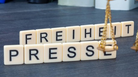 Klarer Sieg für die Pressefreiheit: Schweizer Gericht stoppt Zugriff auf Journalistendaten