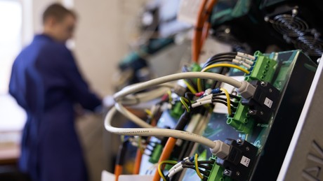 Russische Elektronikhersteller werfen ausländischen Akteuren Versuch der Marktzerstörung vor