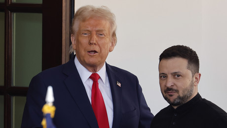 Nur eine Frage? Trump spielt mit dem Gedanken, Moskau und Sankt Petersburg beschießen zu lassen