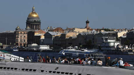 Liveticker Ukraine-Krieg: Beispielloser Drohnenangriff auf Gebiet Leningrad – Mann tot
