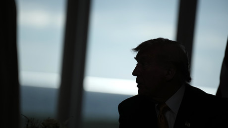Mit Trump ins Mittelalter – Deal für Waffen und teure Energie