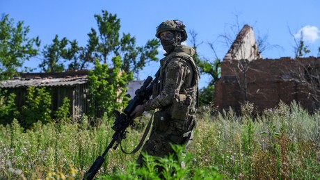 Liveticker Ukraine-Krieg: Kiew bereitet Landung von bis zu 4.000 Mann in Region Cherson vor