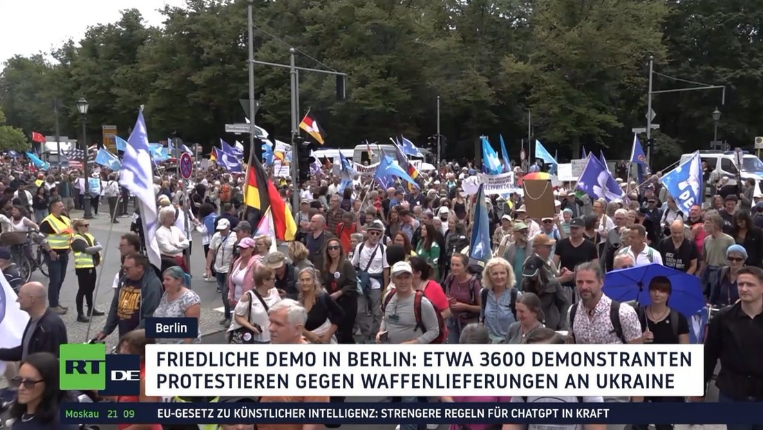 Demo in Berlin gegen Kriegskurs: "Nicht kriegstüchtig werden, sondern für Frieden sorgen"
