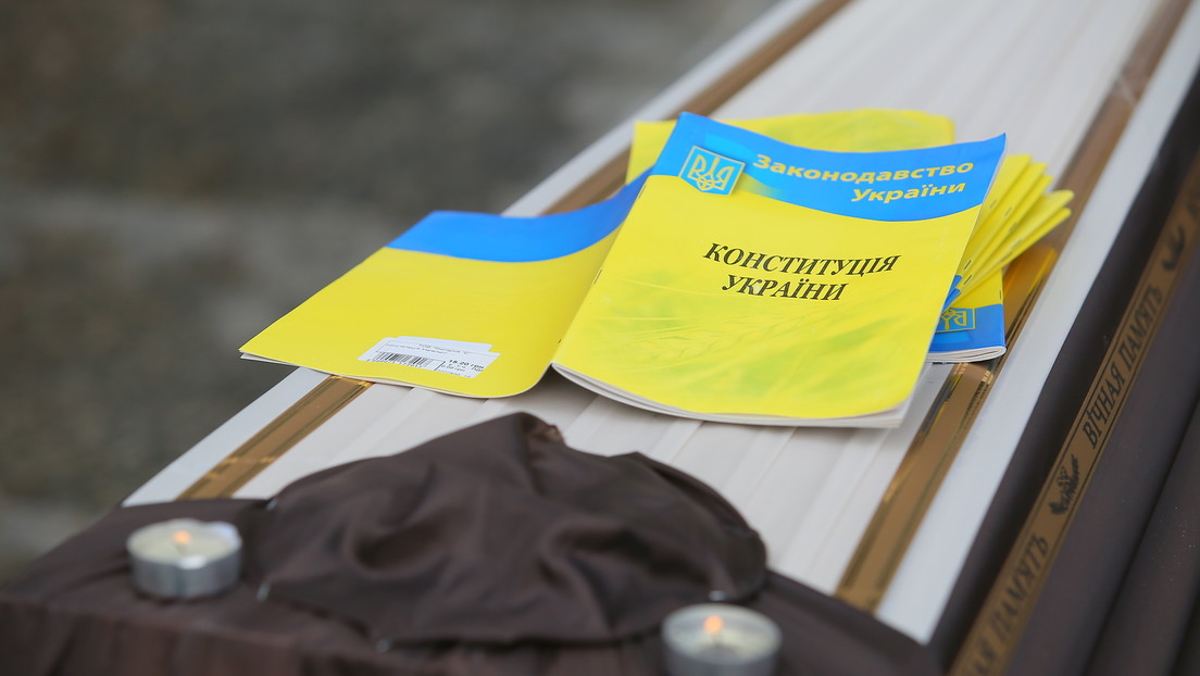 Die Verfassung der Ukraine und die Realität stehen im Widerspruch zueinander