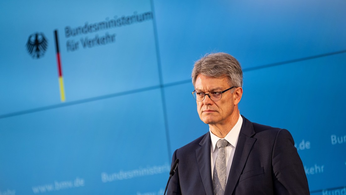 Verkehrsminister Schnieder (CDU) feuert Bahnchef Lutz
