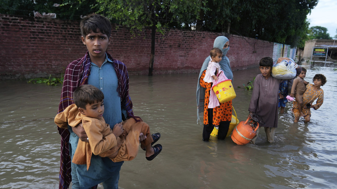 Pakistanis flüchten: Indien öffnet nach heftigen Regen Staudamm