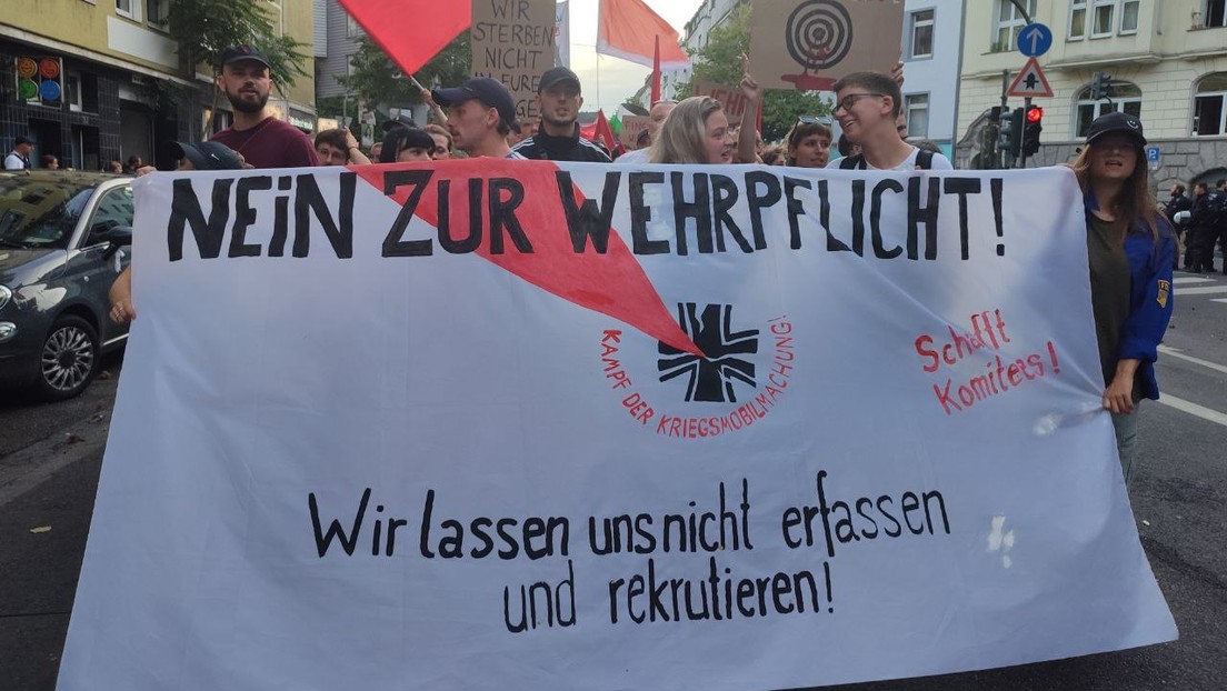 Protestdemo in Köln: "Wehrpflicht? Nicht mit uns!" – "Schafft Komitees!"