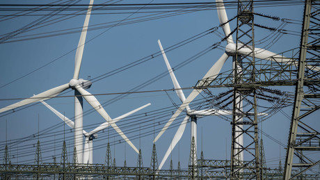 Stromnetz am Limit: Einspeisung von Strom aus Erneuerbaren gedrosselt