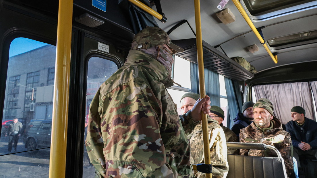 Liveticker Ukraine-Krieg: Gruppe ukrainischer Soldaten legt in Kupjansk die Waffen nieder