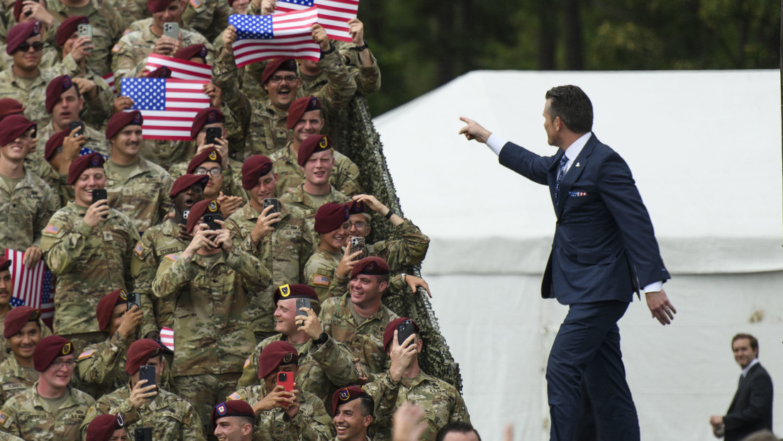 Pentagon in Aufruhr: Hegseth beruft Generäle zu geheimem Treffen ein