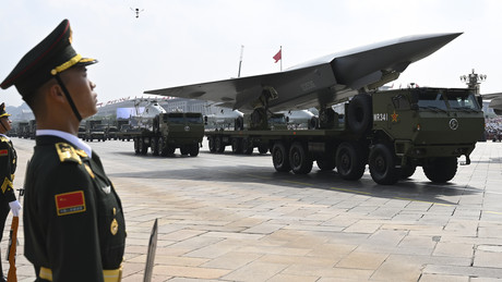 Siegesparade: China präsentiert erstmals Kampfflugzeuge der fünften Generation